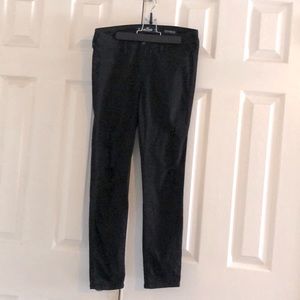 Hollister low rise jean legging size W 28 L 26 black 7S. Gently worn